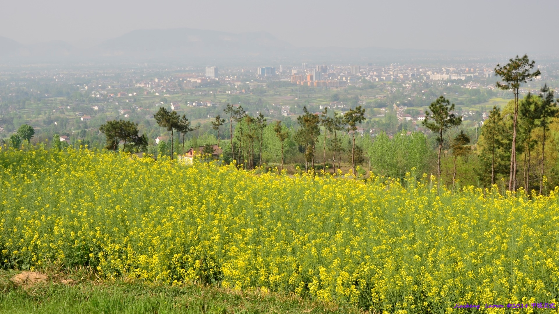 Overlook the town of Nanzhen from mid-Han Mount