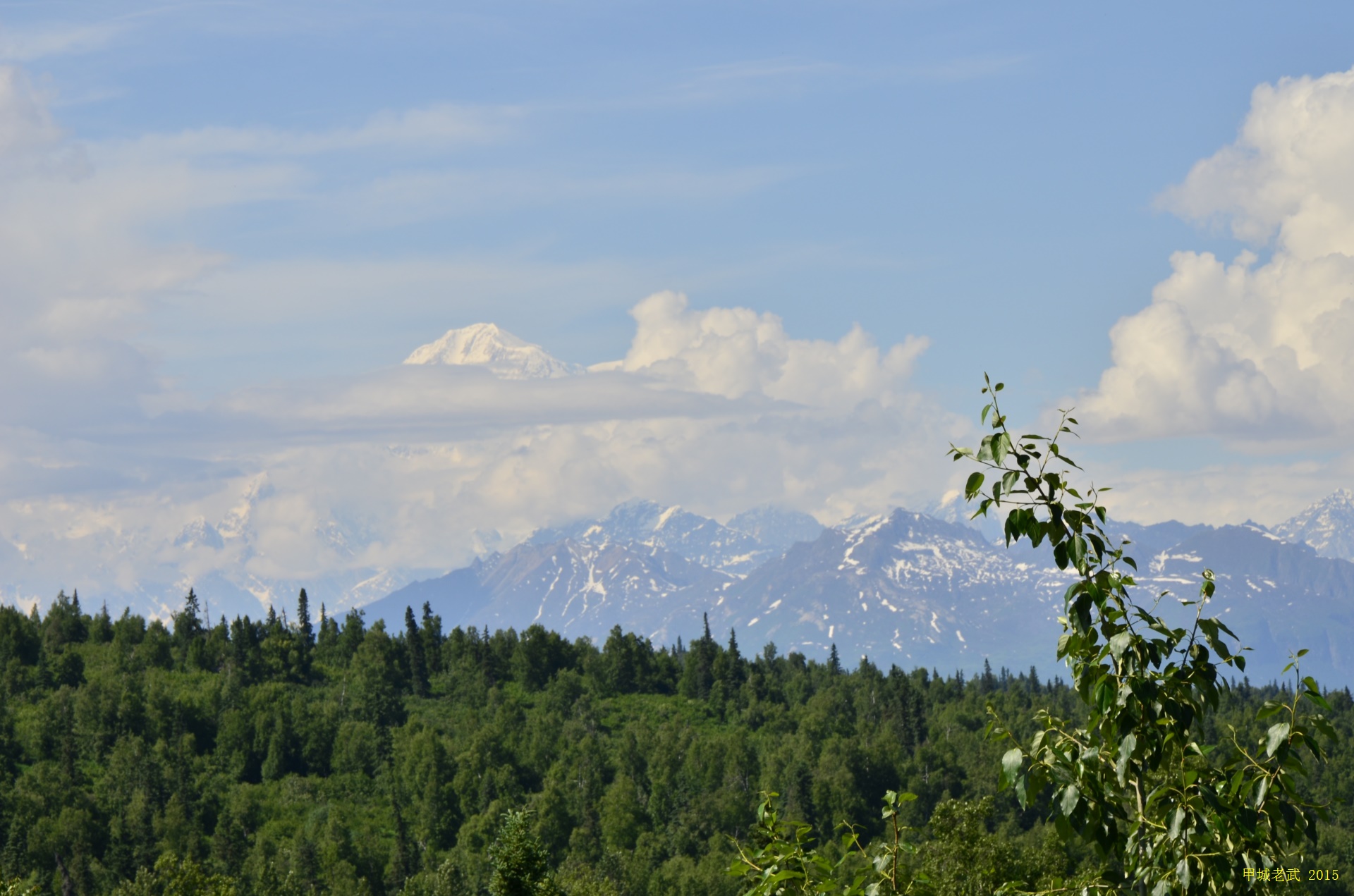 The river and mountains in Kalkeetna